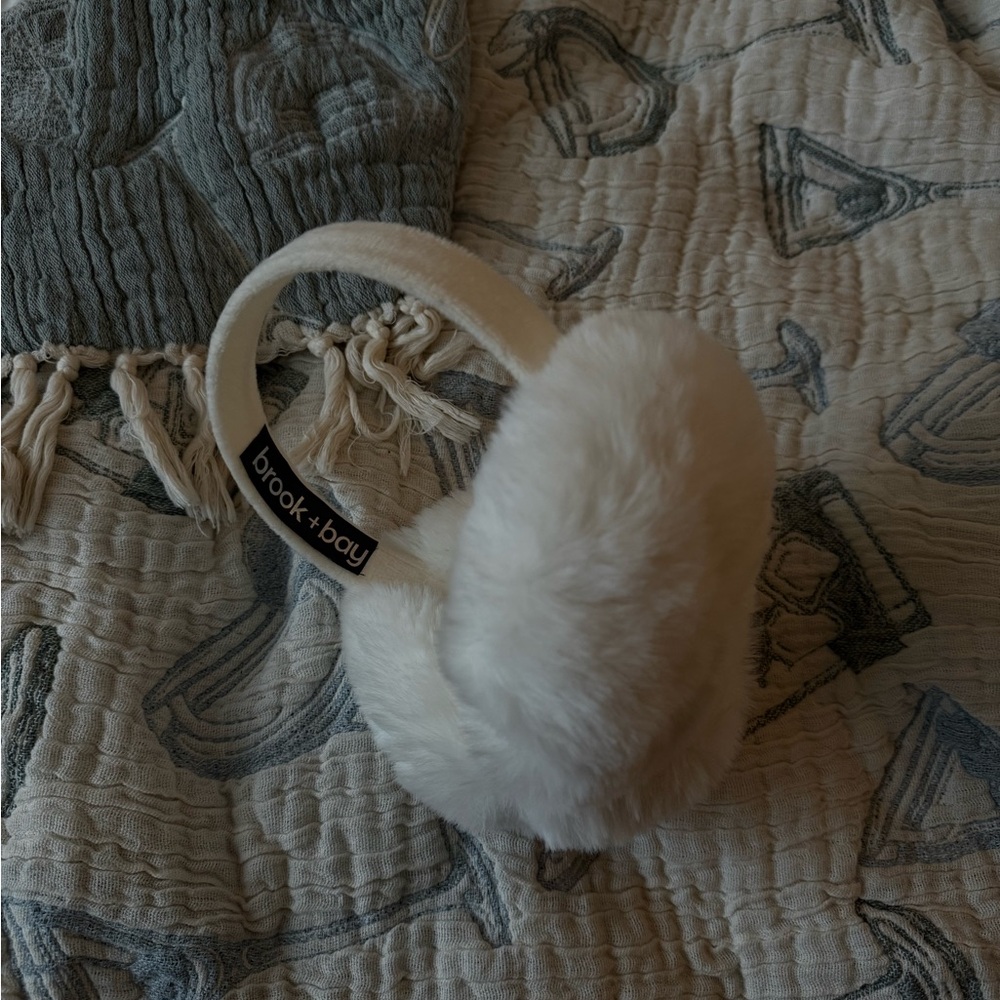 Cozy White Faux Fur Earmuffs - Picture 4 of 5